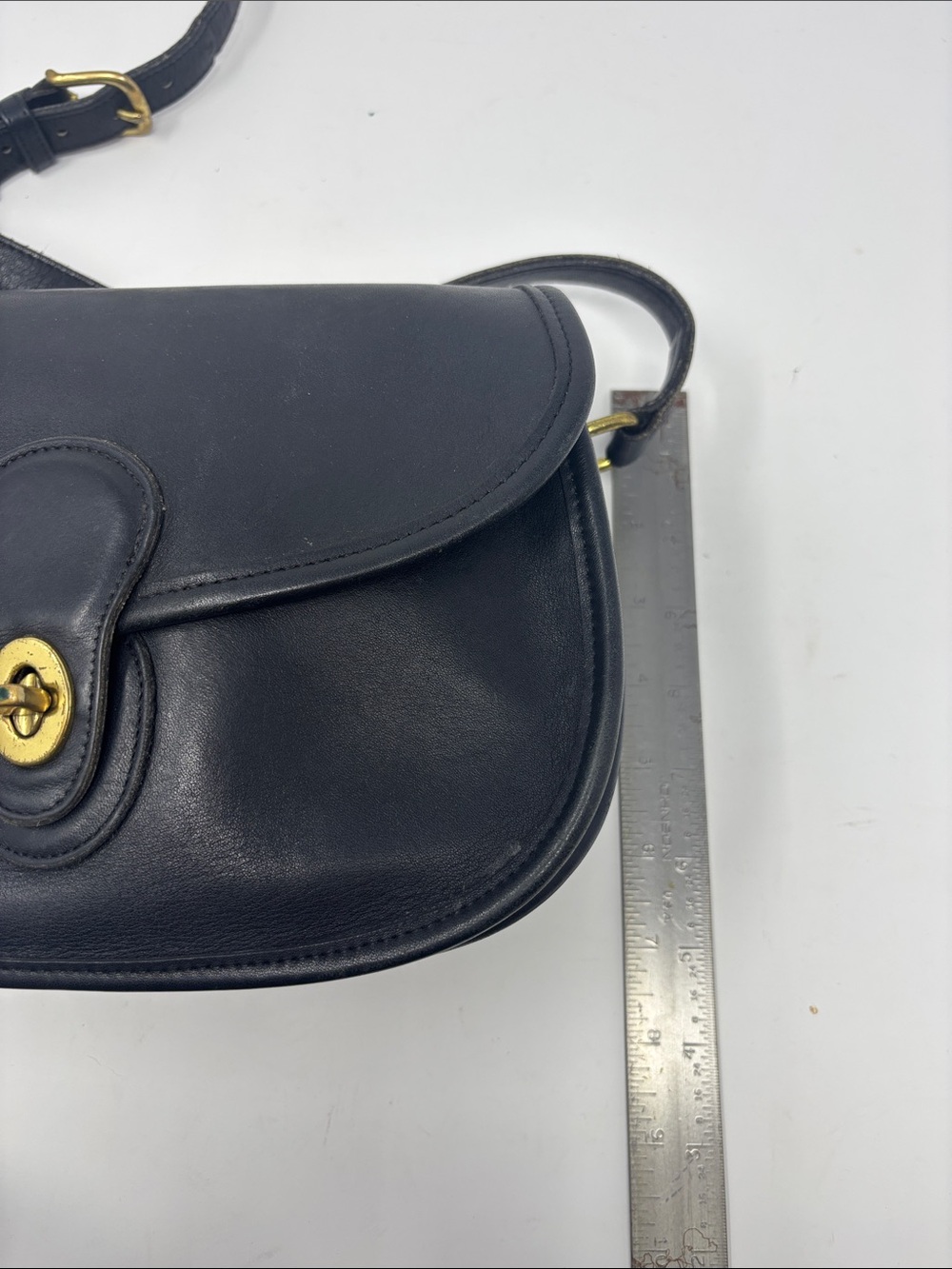 Coach | vintage Classic Black Leather Crossbody Bag - Picture 13 of 13